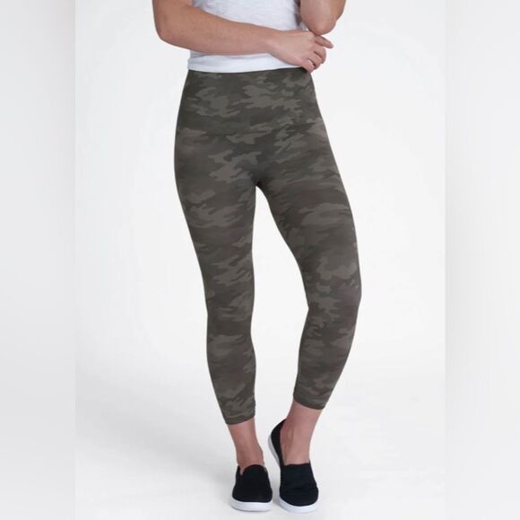 SPANX Pants - Spanx Look At Me Now Cropped Leggings Green Camo Size Small